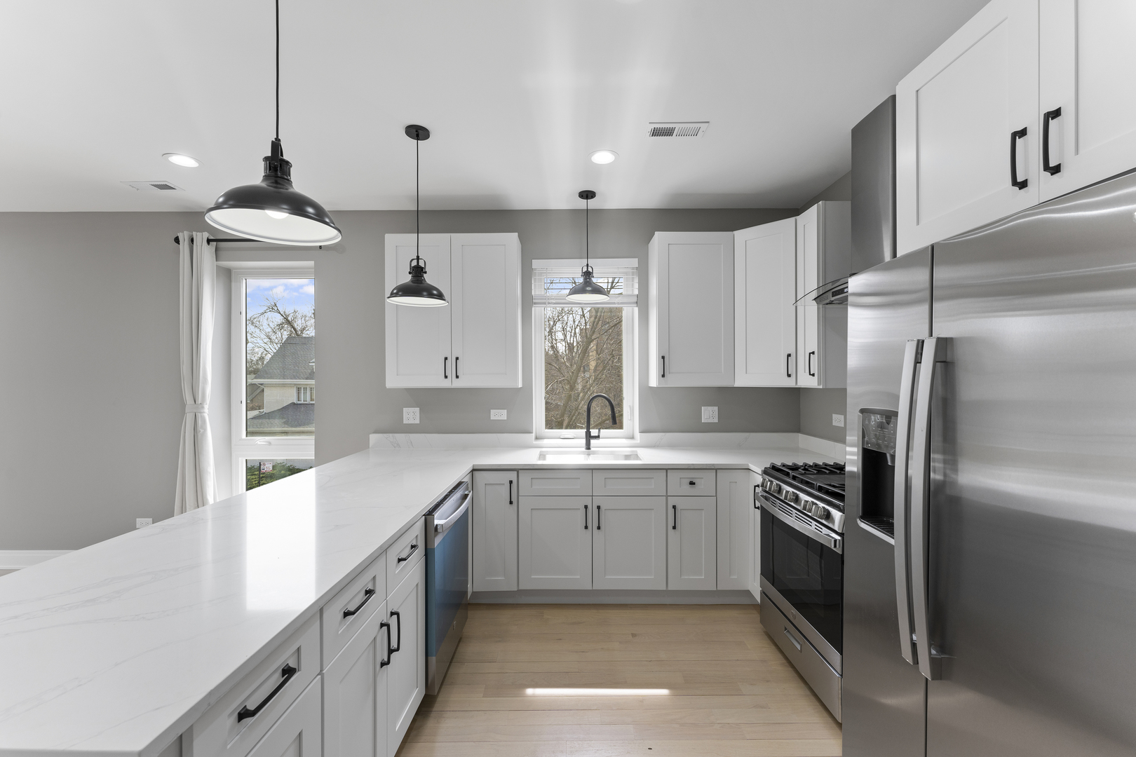 7428 N Rogers Avenue 1E