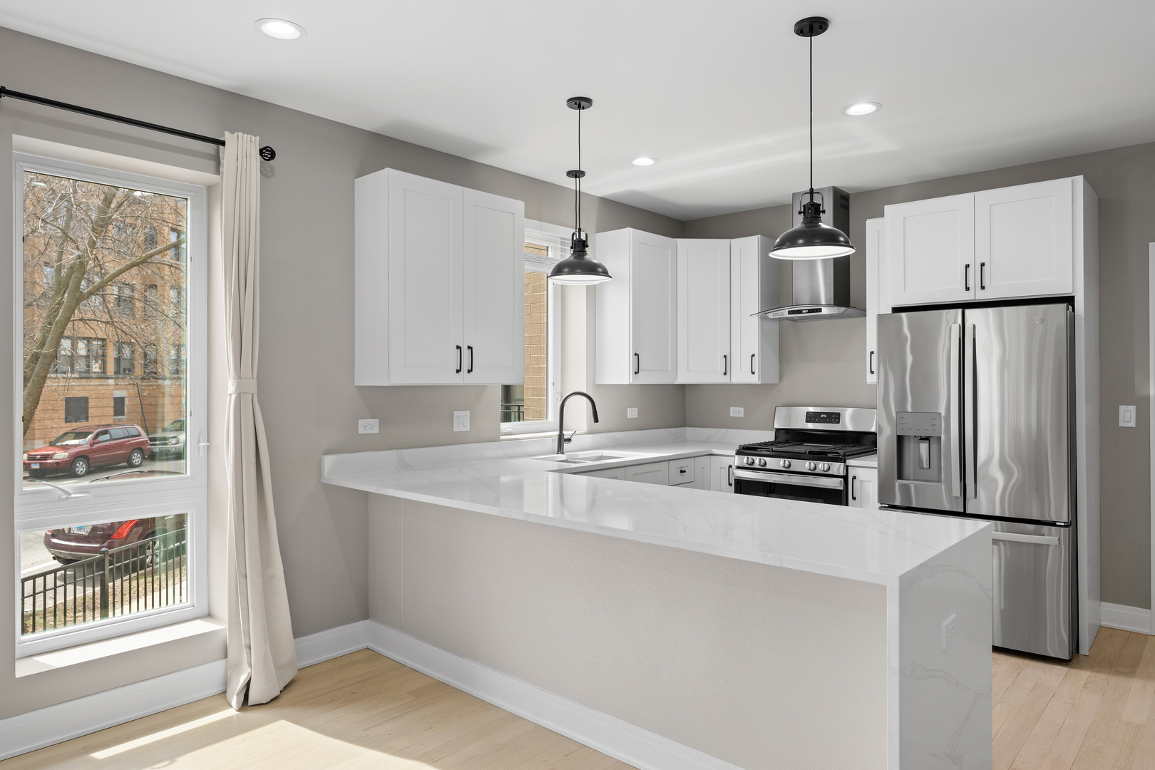 7428 N Rogers Avenue 1E