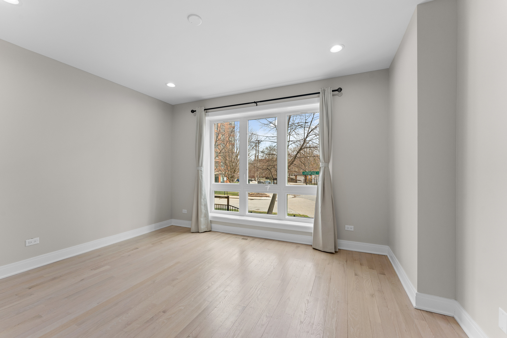 7428 N Rogers Avenue 1E