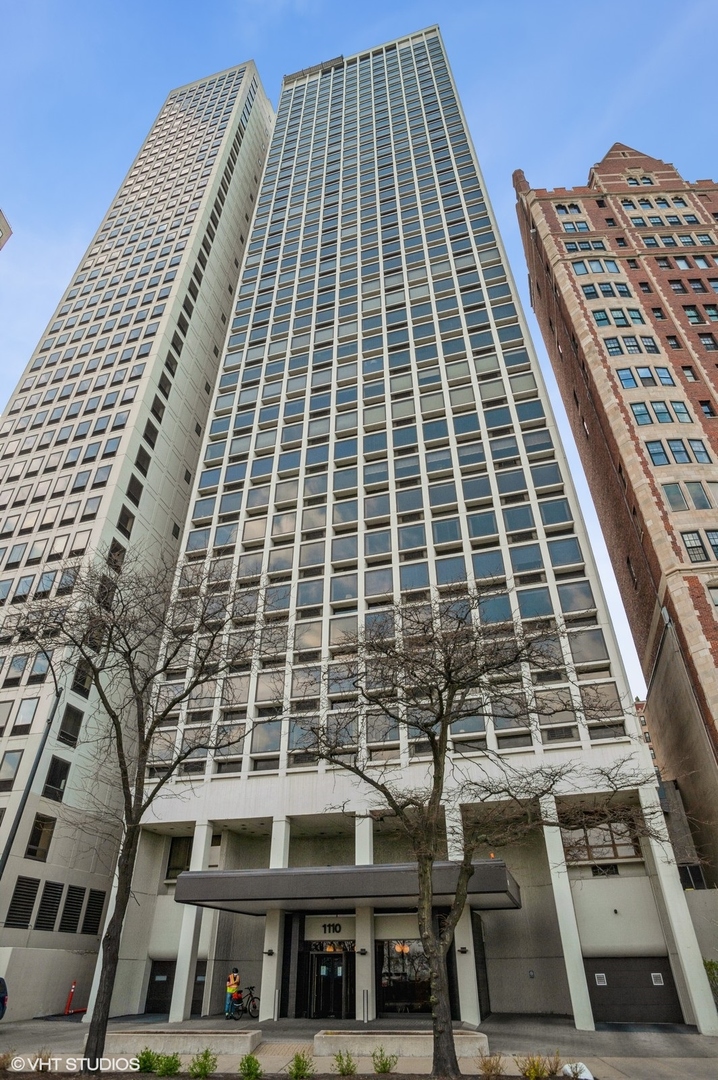 1110 N Lake Shore Drive 19N