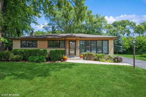 Tiny photo for 2530 Donald Court, Glenview, IL 60025 (MLS # 12623610)