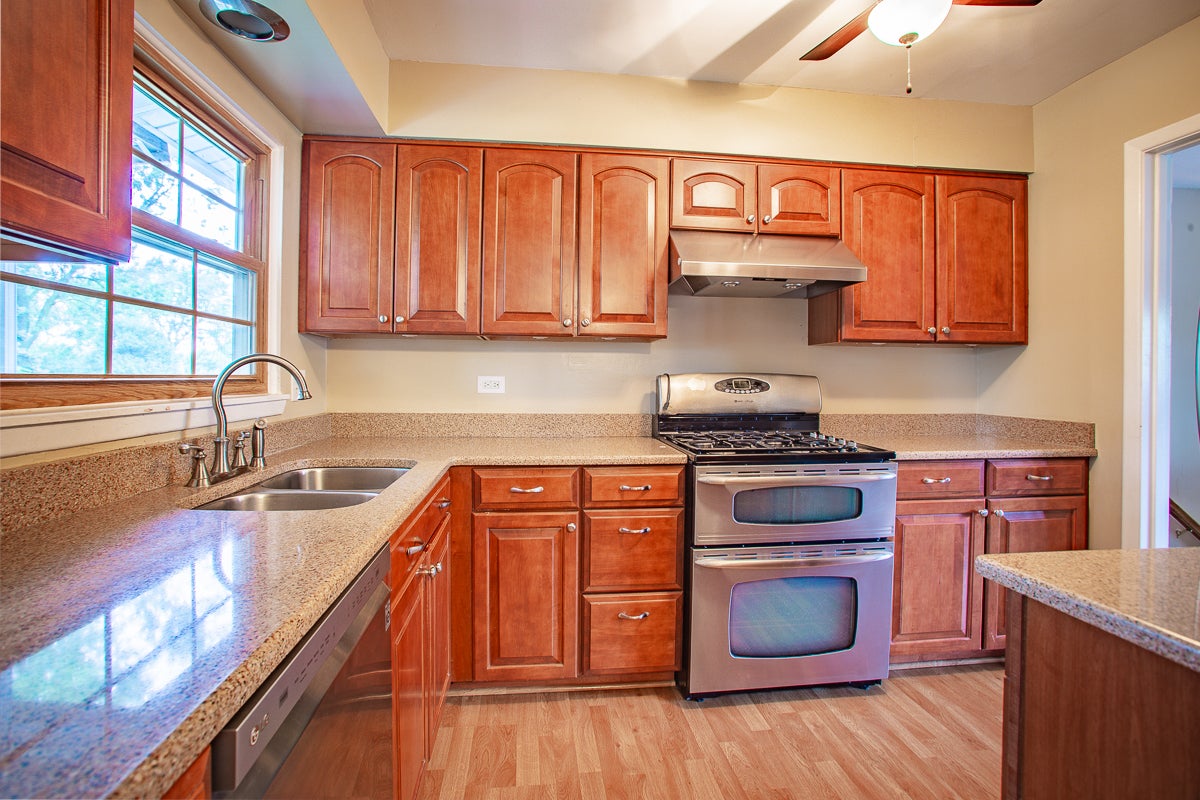 1379 Cumberland Circle W