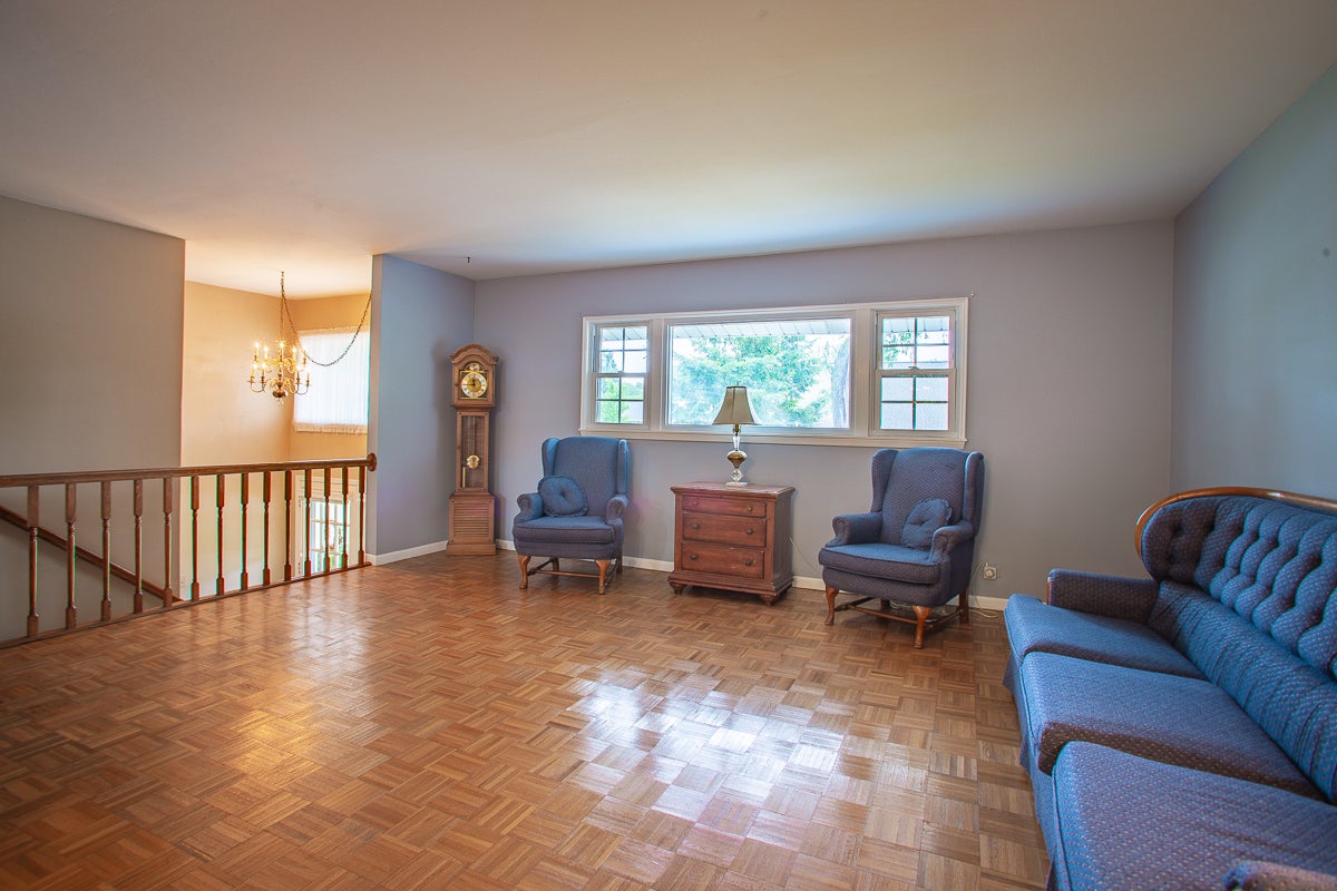 1379 Cumberland Circle W
