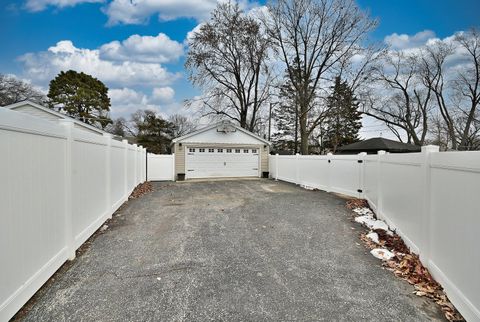 Tiny photo for 465 W Verret Street, Elmhurst, IL 60126 (MLS # 12548630)