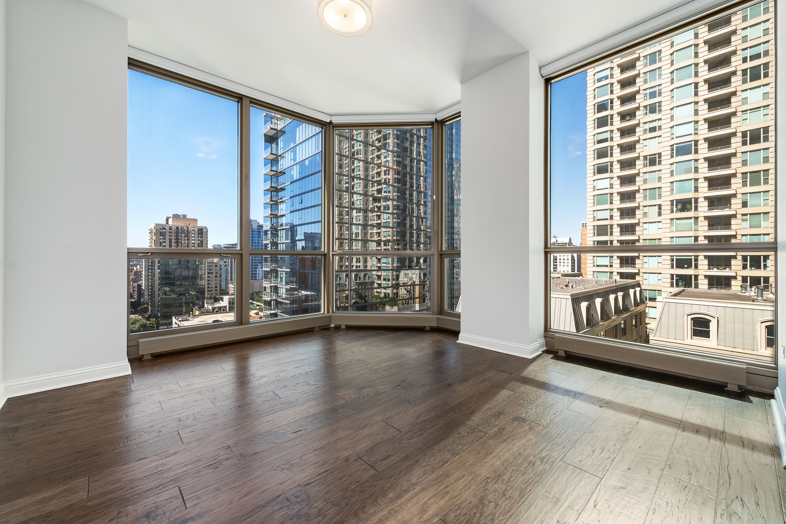 21 E Huron Street 1507