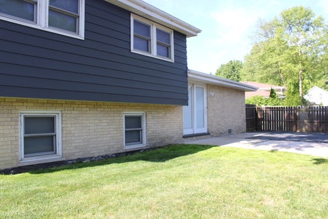 Tiny photo for 5554 Linder Court, Crestwood, IL 60418 (MLS # 12659239)