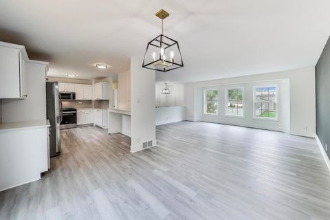 Tiny photo for 304 N Pinecrest Road, Bolingbrook, IL 60440 (MLS # 12441342)