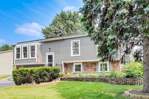 Tiny photo for 304 N Pinecrest Road, Bolingbrook, IL 60440 (MLS # 12441342)