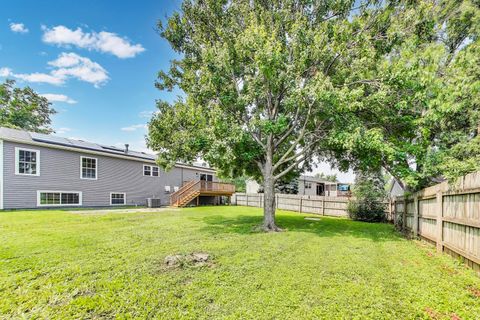 Tiny photo for 304 N Pinecrest Road, Bolingbrook, IL 60440 (MLS # 12441342)