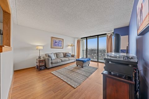 Tiny photo for 2015 S Finley Road #801, Lombard, IL 60148 (MLS # 12593695)