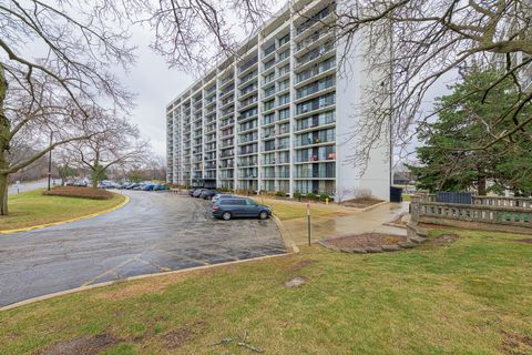 Photo of 2015 S Finley Road #801, Lombard, IL 60148 (MLS # 12593695)