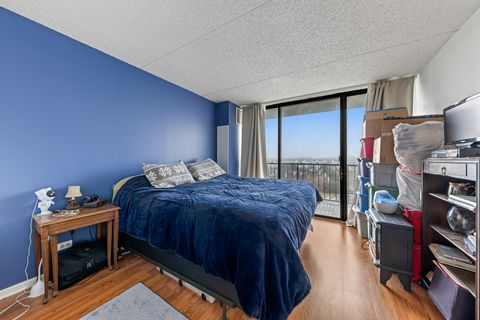 Tiny photo for 2015 S Finley Road #801, Lombard, IL 60148 (MLS # 12593695)