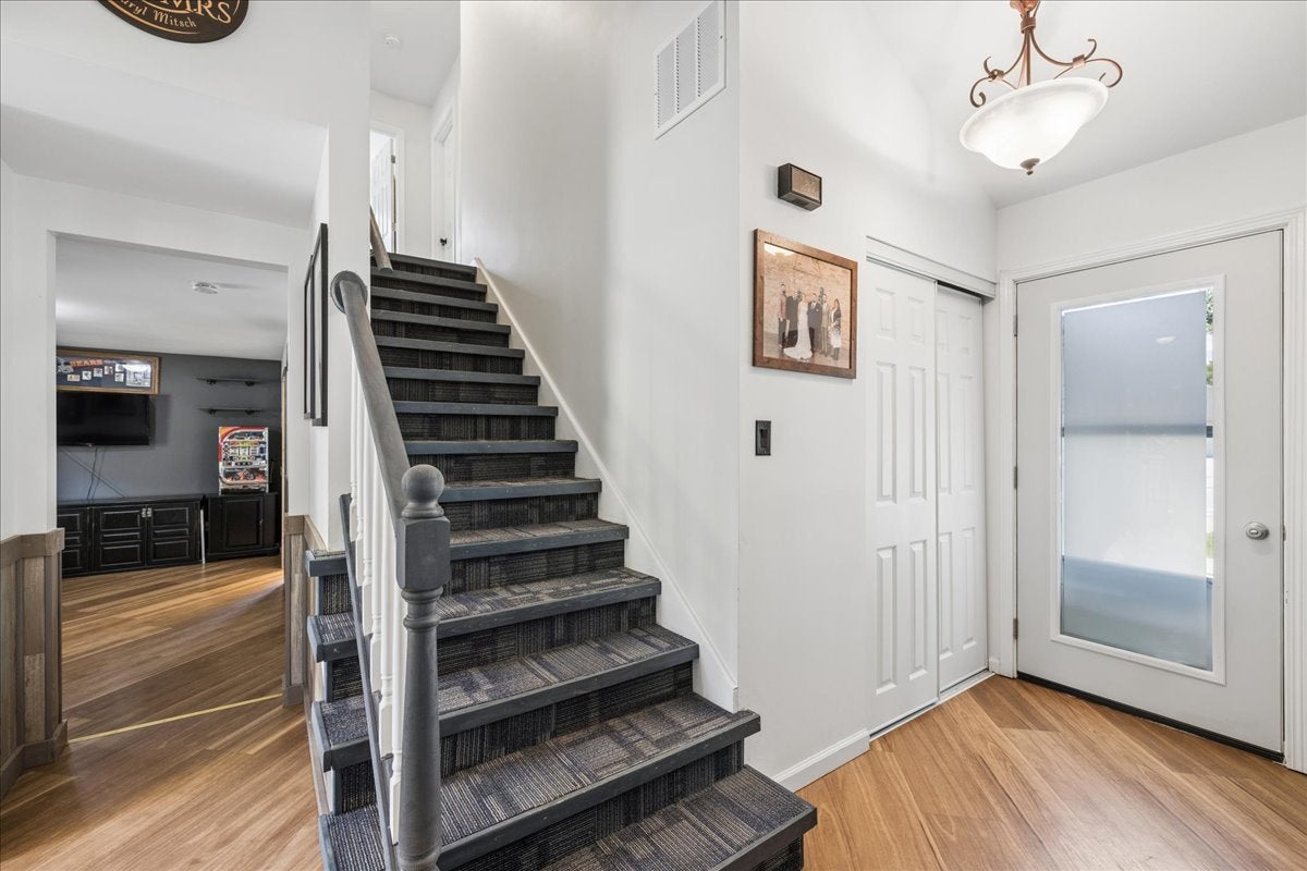 124 S Glenbrook Trail