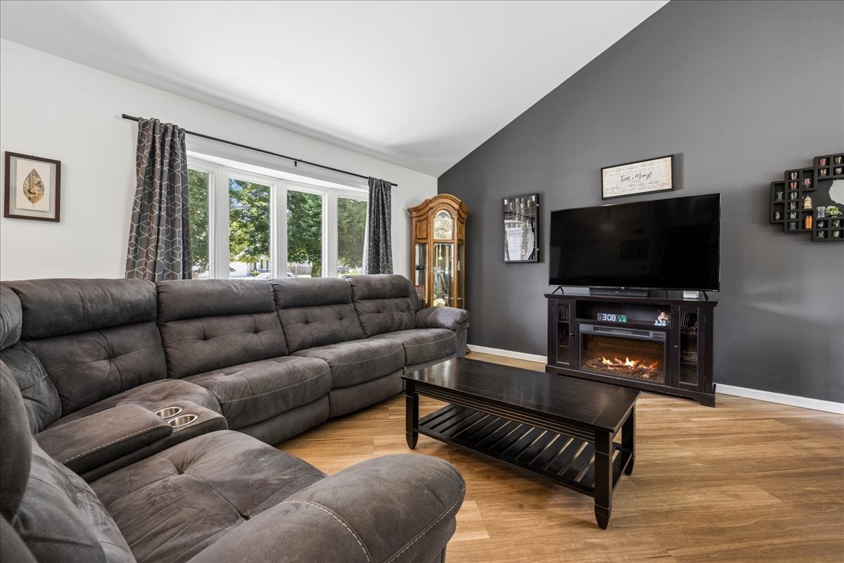 124 S Glenbrook Trail