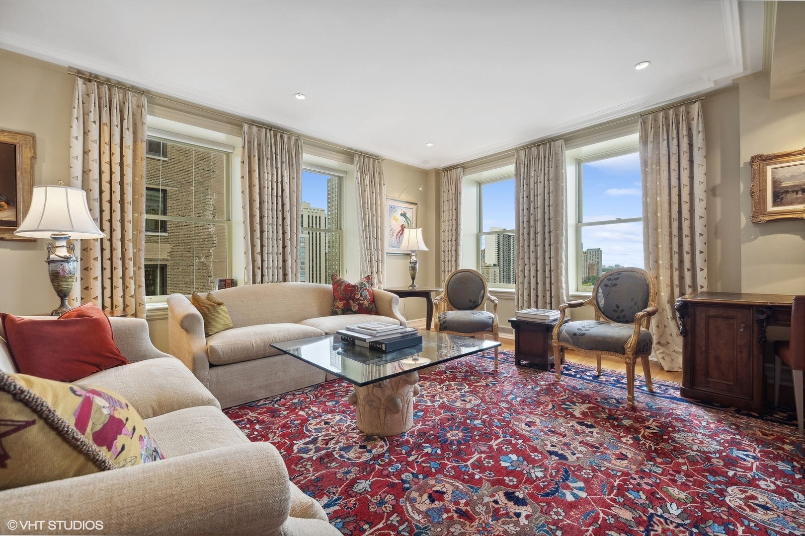 189 E Lake Shore Drive 15W