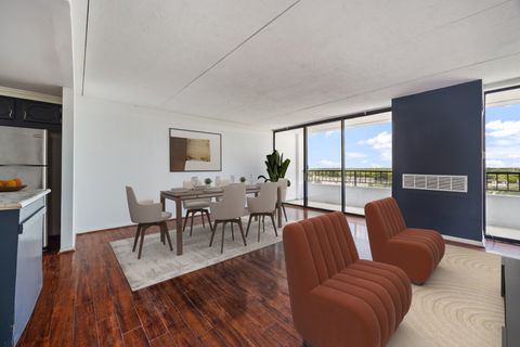 Tiny photo for 2005 S Finley Road #1204, Lombard, IL 60148 (MLS # 12488119)