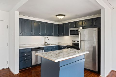 Tiny photo for 2005 S Finley Road #1204, Lombard, IL 60148 (MLS # 12488119)