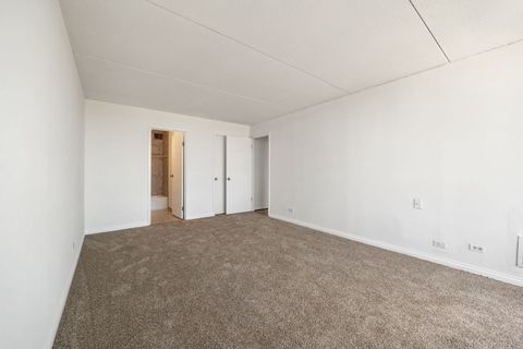 Tiny photo for 2005 S Finley Road #1204, Lombard, IL 60148 (MLS # 12488119)