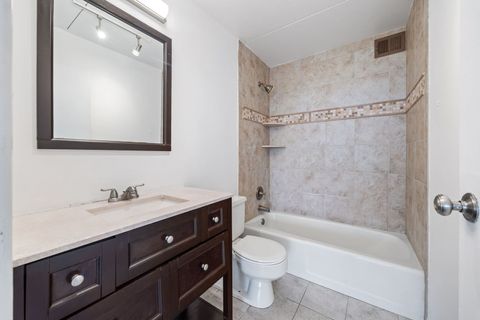 Tiny photo for 2005 S Finley Road #1204, Lombard, IL 60148 (MLS # 12488119)