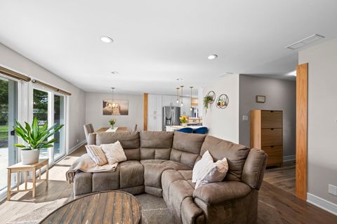 Tiny photo for 485 Lilac Lane, Elk Grove Village, IL 60007 (MLS # 12620255)