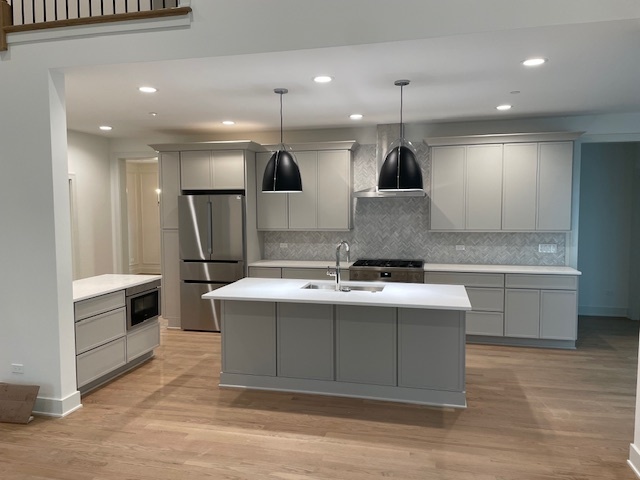 1672 Huntington Lane