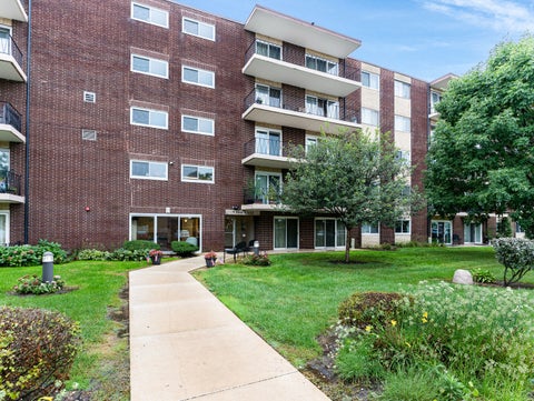 Tiny photo for 5300 Walnut Avenue #17A, Downers Grove, IL 60515 (MLS # 12770317)