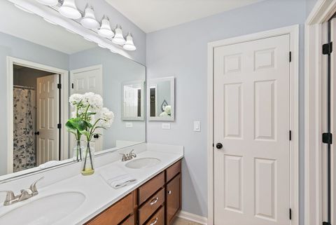 Tiny photo for 211 Valencia Parkway, Gilberts, IL 60136 (MLS # 12480663)