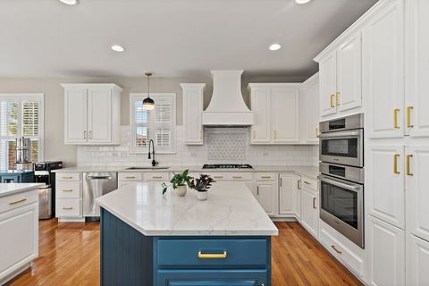 Tiny photo for 211 Valencia Parkway, Gilberts, IL 60136 (MLS # 12480663)