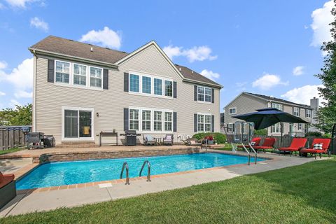 Tiny photo for 211 Valencia Parkway, Gilberts, IL 60136 (MLS # 12480663)