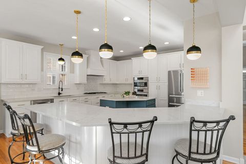 Tiny photo for 211 Valencia Parkway, Gilberts, IL 60136 (MLS # 12480663)