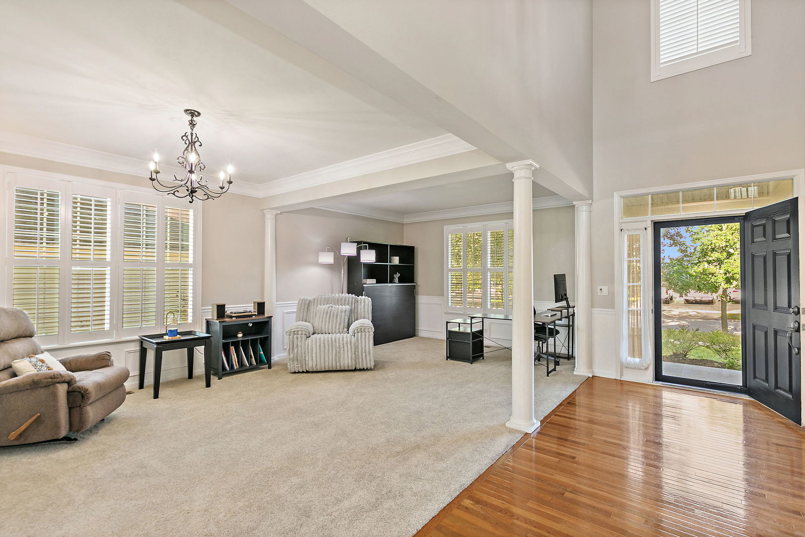 211 Valencia Parkway