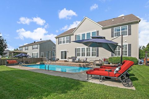 Tiny photo for 211 Valencia Parkway, Gilberts, IL 60136 (MLS # 12480663)