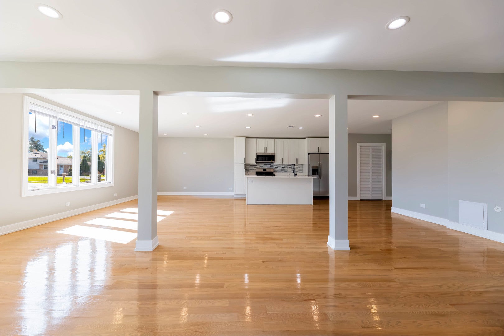 5708 W 84th Place