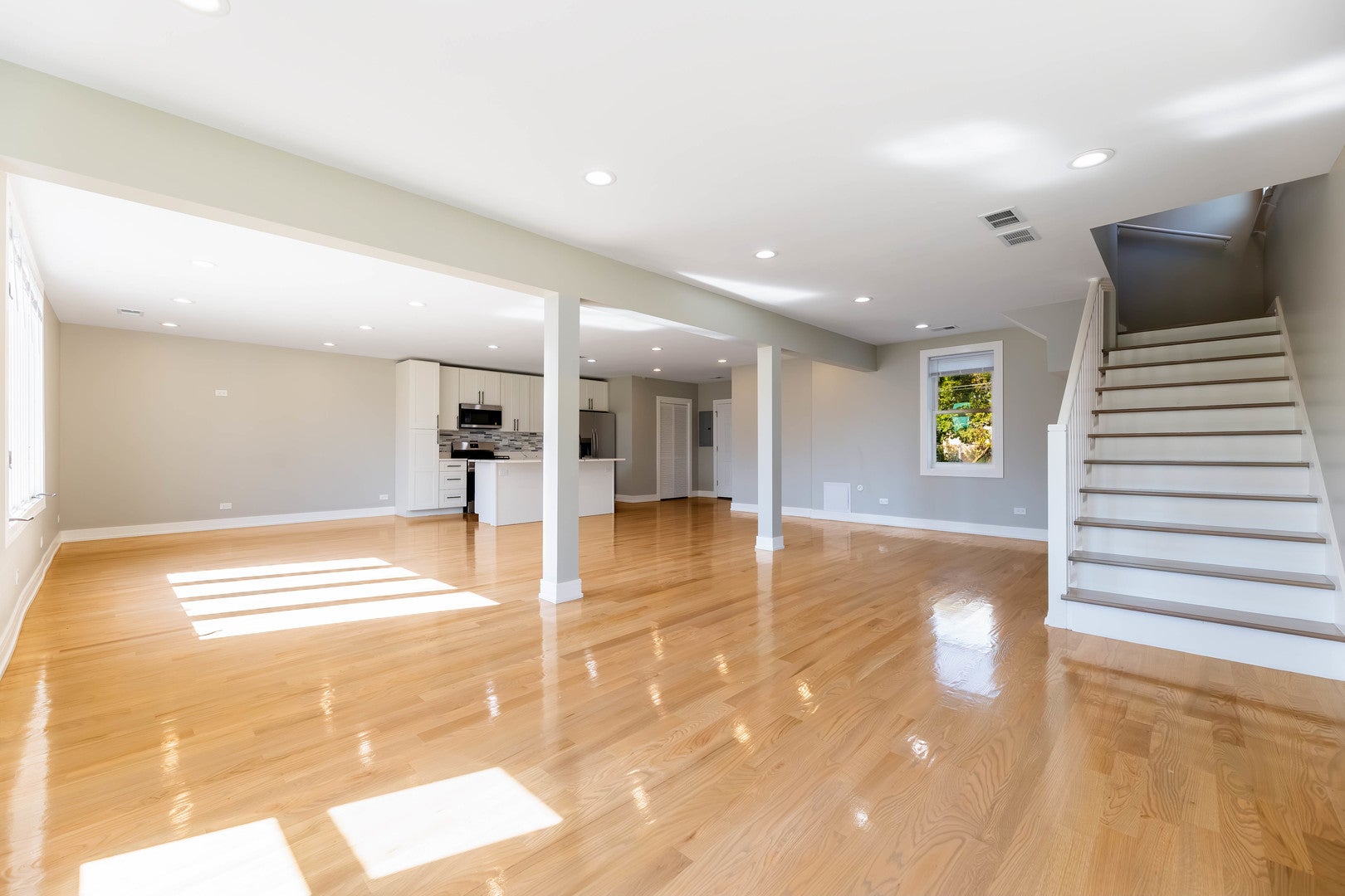 5708 W 84th Place