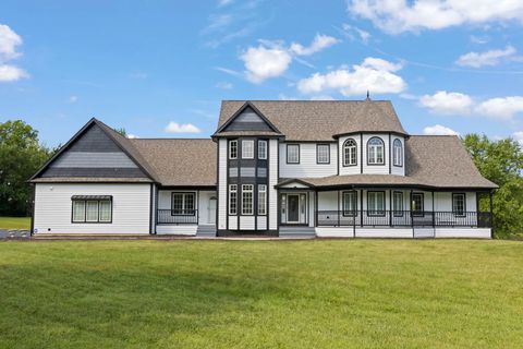 5065 E Sleepy Hollow Road Earlville IL 60518