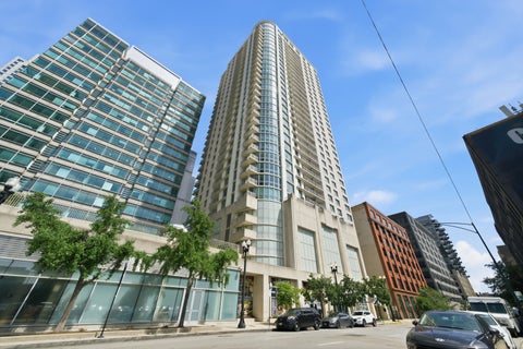 Photo of 125 S Jefferson Street #1904, Chicago, IL 60661 (MLS # 12754855)