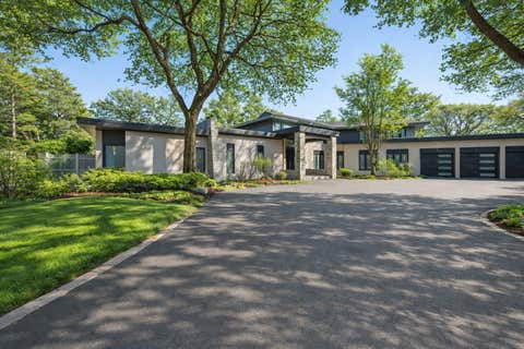 Photo of 411 Woodland Court, Glenview, IL 60025 (MLS # 12696199)