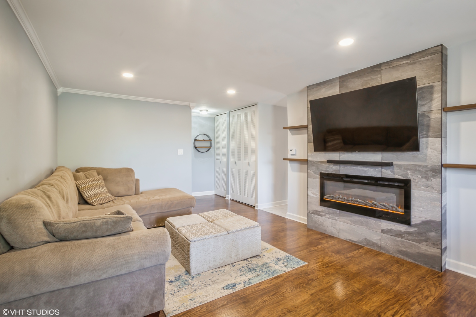 725 W Huntington Commons Road 407