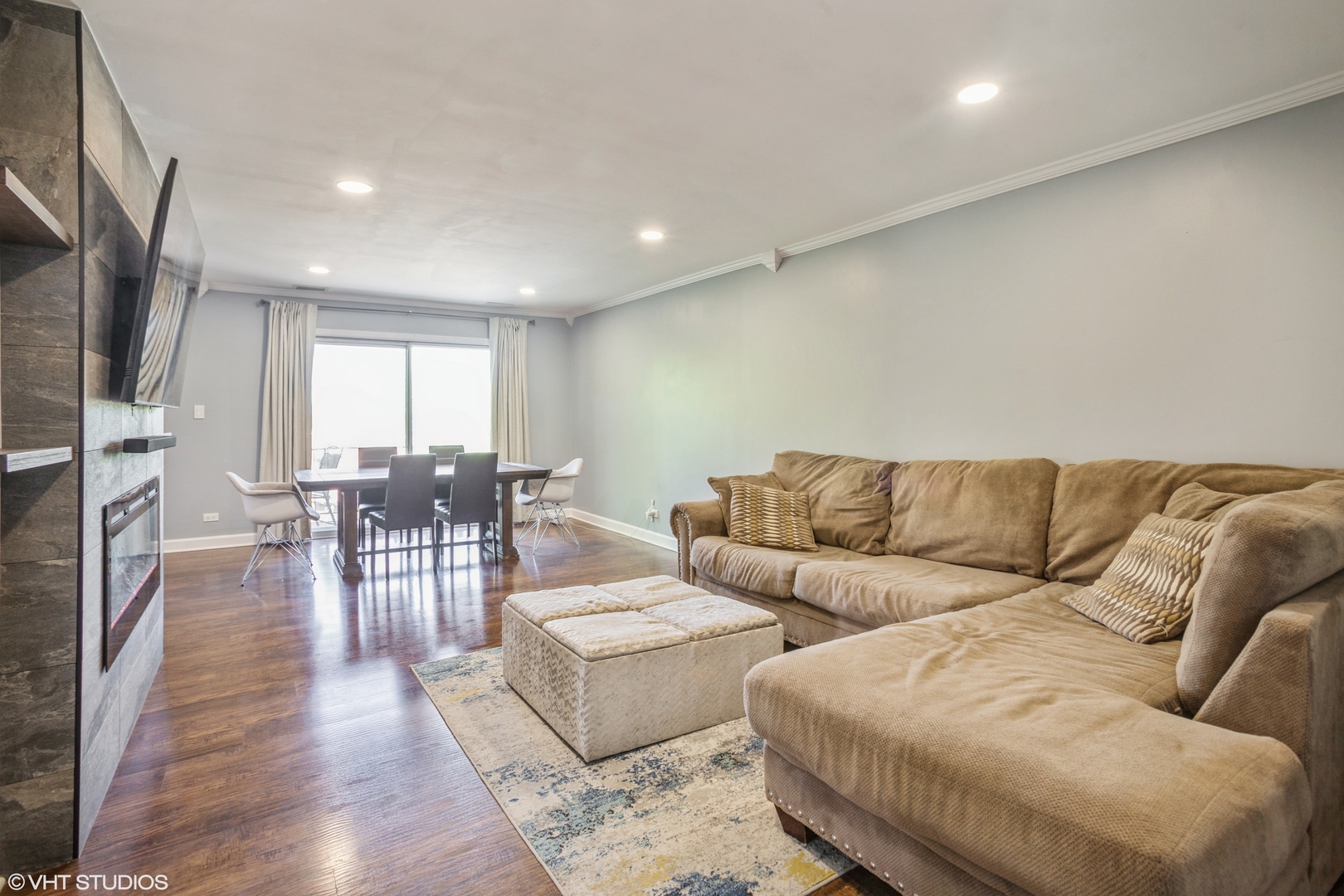 725 W Huntington Commons Road 407