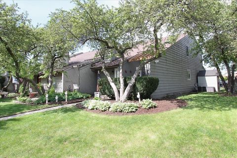 Tiny photo for 949 MANCHESTER Court, South Elgin, IL 60177 (MLS # 12639473)