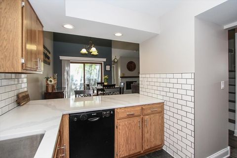 Tiny photo for 949 MANCHESTER Court, South Elgin, IL 60177 (MLS # 12639473)