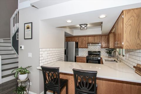 Tiny photo for 949 MANCHESTER Court, South Elgin, IL 60177 (MLS # 12639473)