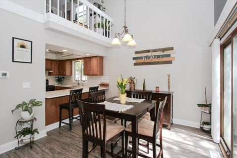 Tiny photo for 949 MANCHESTER Court, South Elgin, IL 60177 (MLS # 12639473)