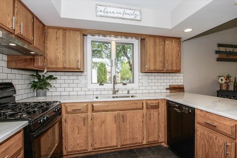Tiny photo for 949 MANCHESTER Court, South Elgin, IL 60177 (MLS # 12639473)