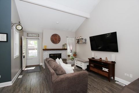 Tiny photo for 949 MANCHESTER Court, South Elgin, IL 60177 (MLS # 12639473)