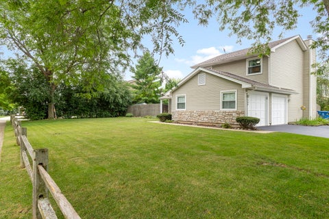 Tiny photo for 300 Oakbrook Court, Bartlett, IL 60103 (MLS # 12719666)