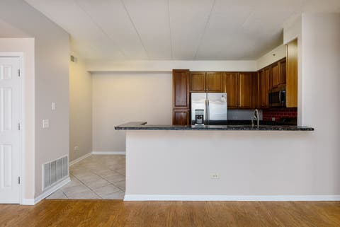 Tiny photo for 1715 Pavilion Way #307, Park Ridge, IL 60068 (MLS # 12679199)