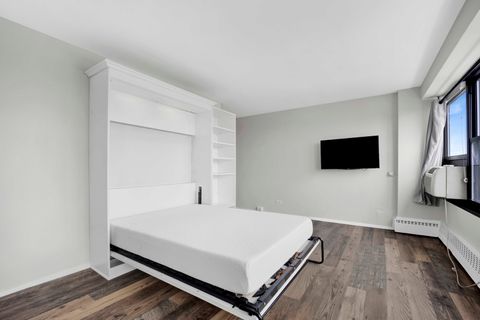 Tiny photo for 6030 N Sheridan Road #1307, Chicago, IL 60660 (MLS # 12614848)