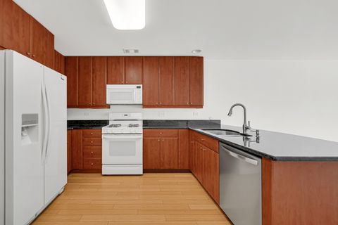 Tiny photo for 947 Kensington Drive #7-E3, Northbrook, IL 60062 (MLS # 12596527)