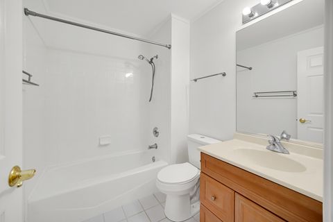 Tiny photo for 947 Kensington Drive #7-E3, Northbrook, IL 60062 (MLS # 12596527)